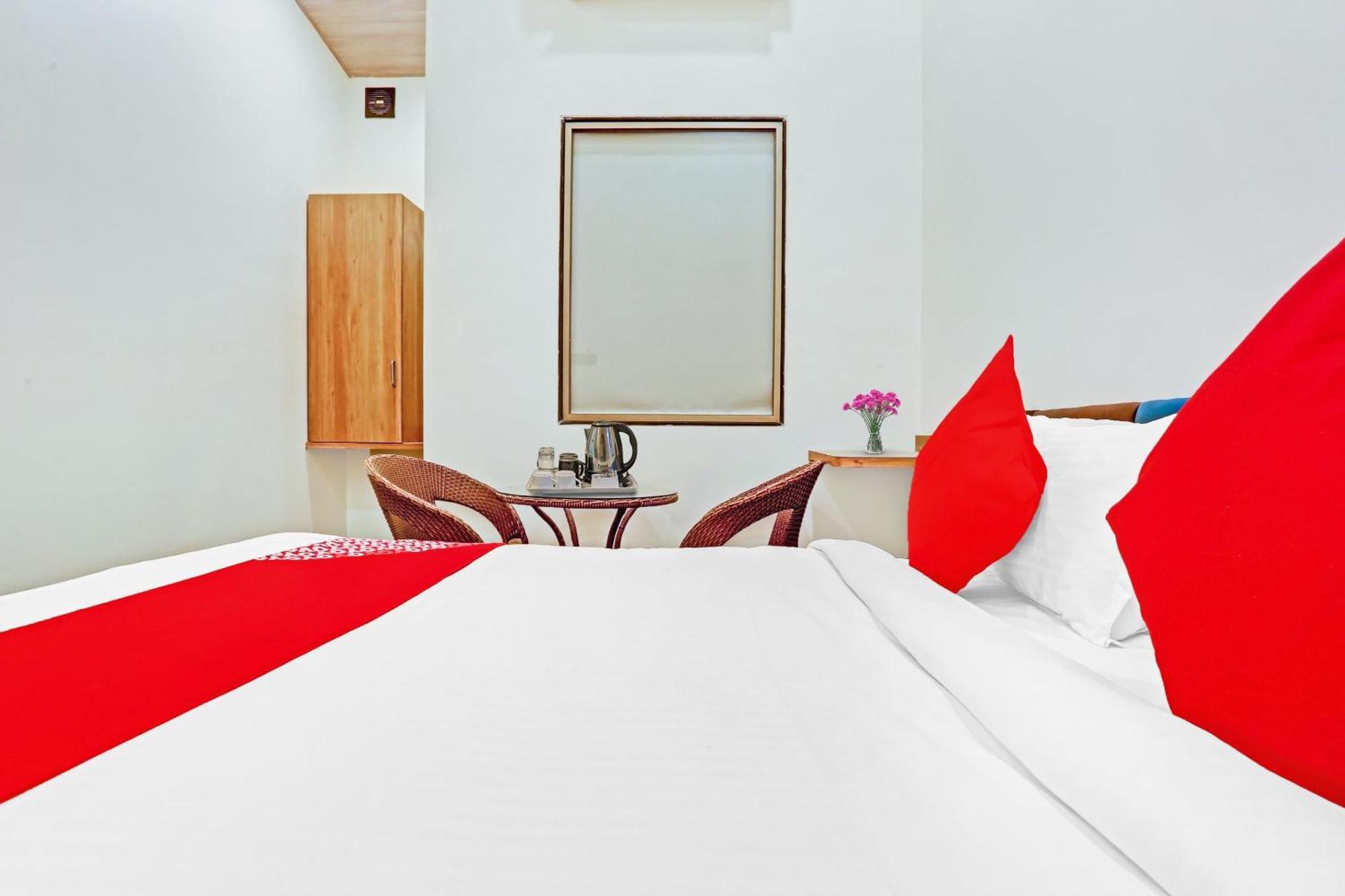 Hotel Fabhotel Malali Residency